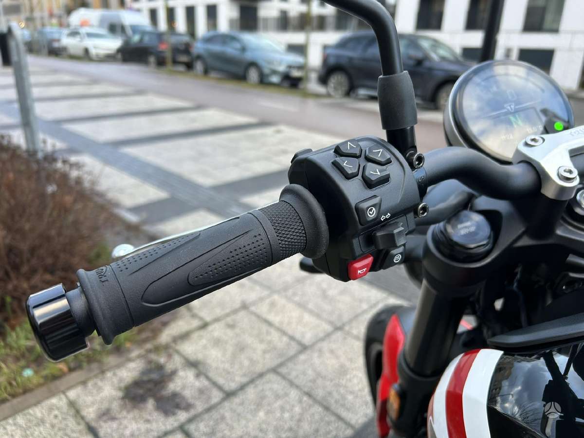 Triumph Trident 660cc, street / klasikiniai