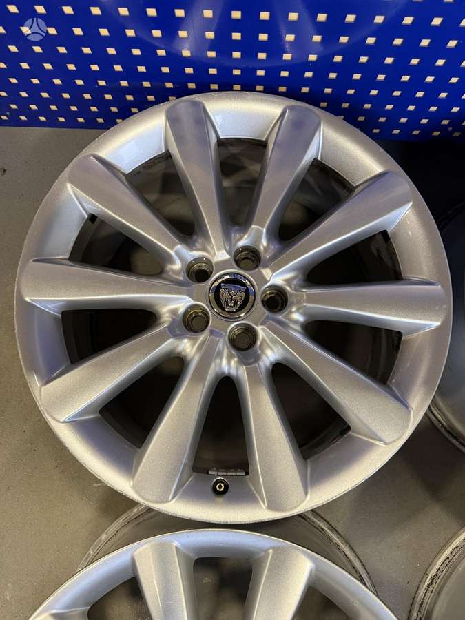 Jaguar, lengvojo lydinio, R19