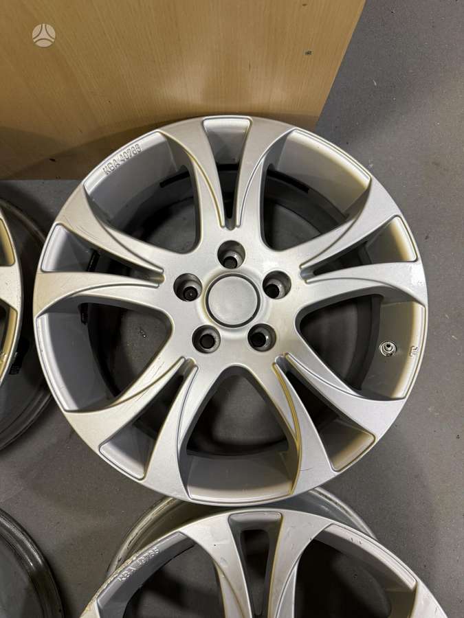 Nissan, lengvojo lydinio, R17