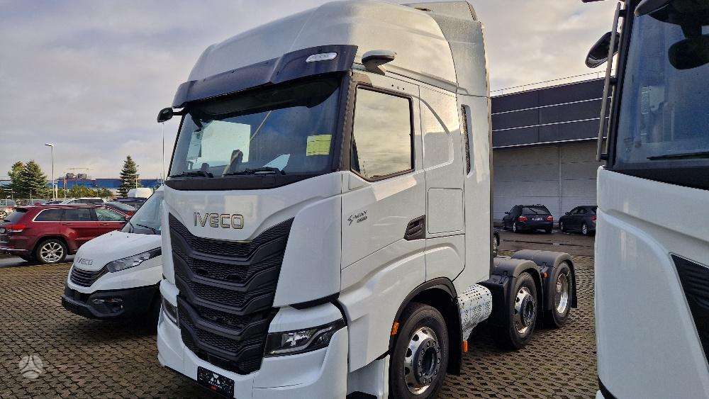 Iveco IVECO S-WAY AS440S46TX/P, double sleeper