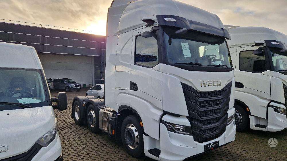 Iveco IVECO S-WAY AS440S46TX/P, double sleeper