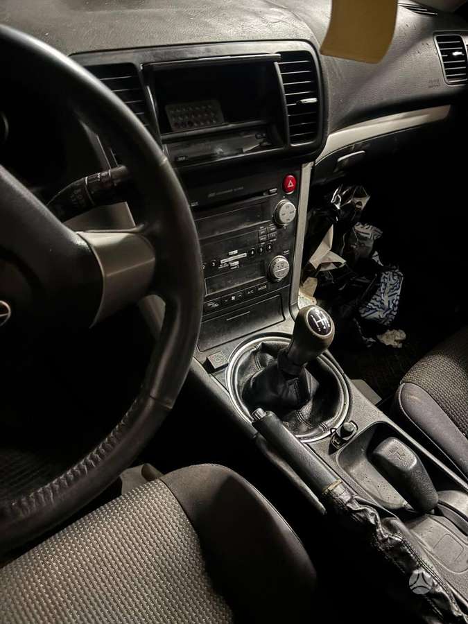 Subaru Outback dalimis