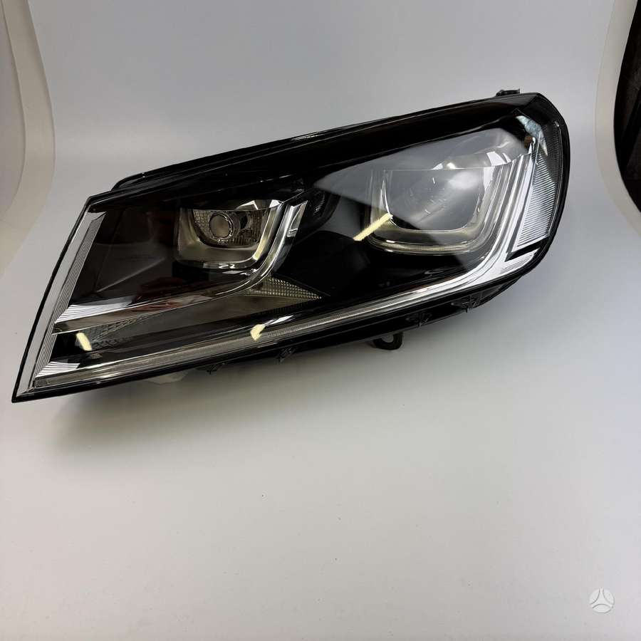 Volkswagen Touareg lights