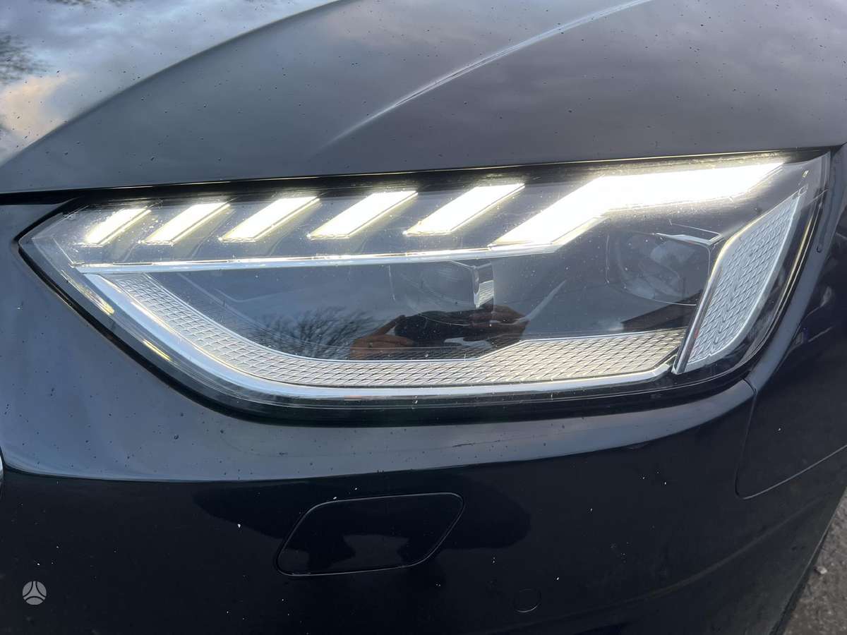 Audi A4, 2.0 l., Седан