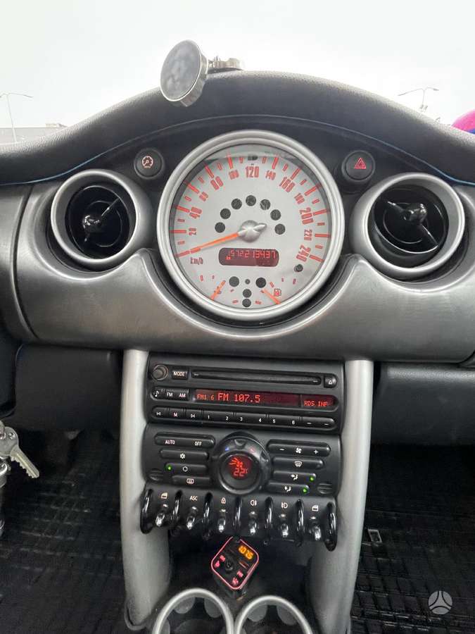 Mini Cooper, 1.6 l., hatchback