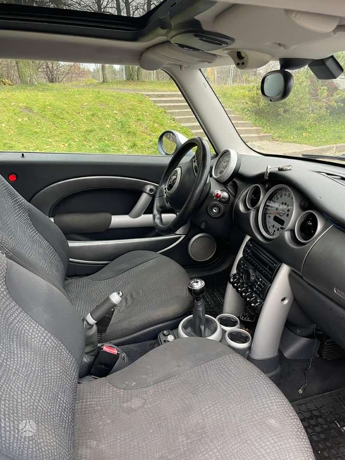 Mini Cooper, 1.6 l., hatchback