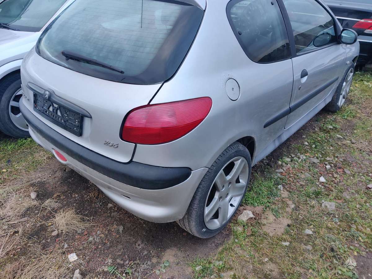 Peugeot 206 по частям