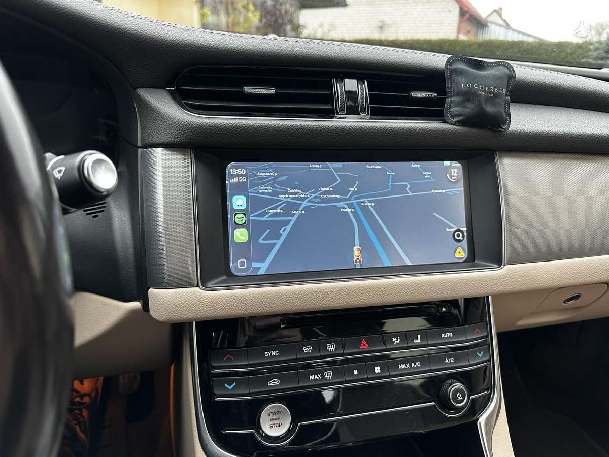 Jaguar XF, 2.0 l., Седан