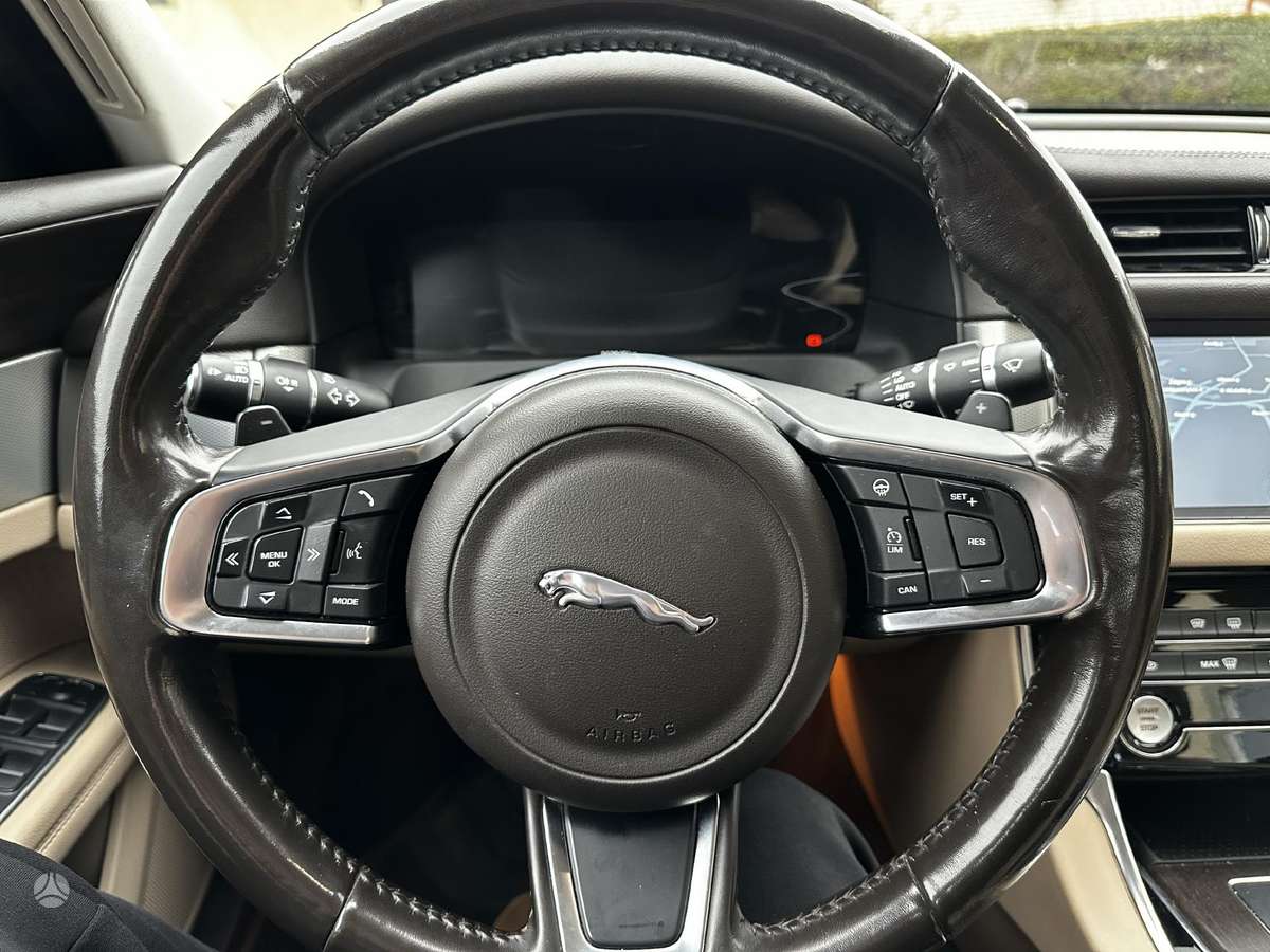 Jaguar XF, 2.0 l., Седан
