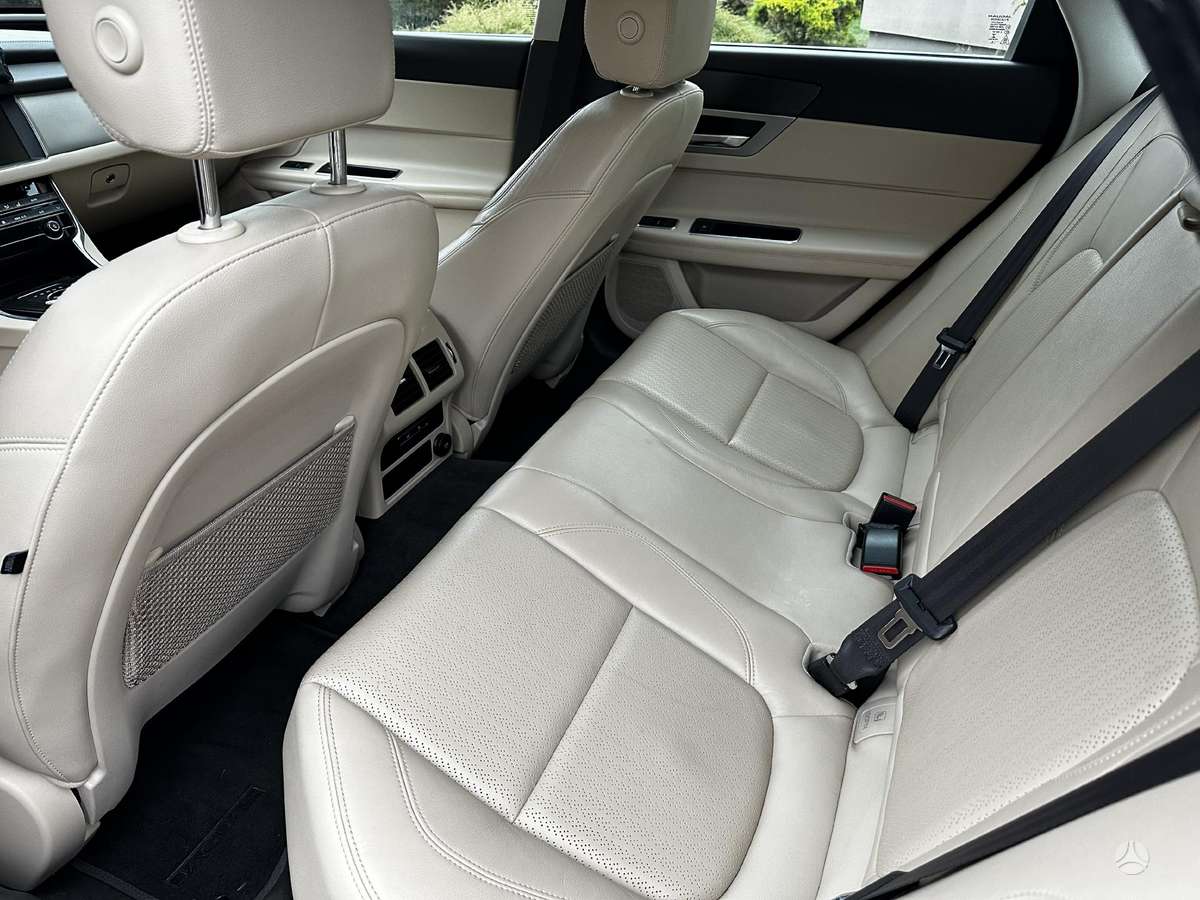 Jaguar XF, 2.0 l., Седан