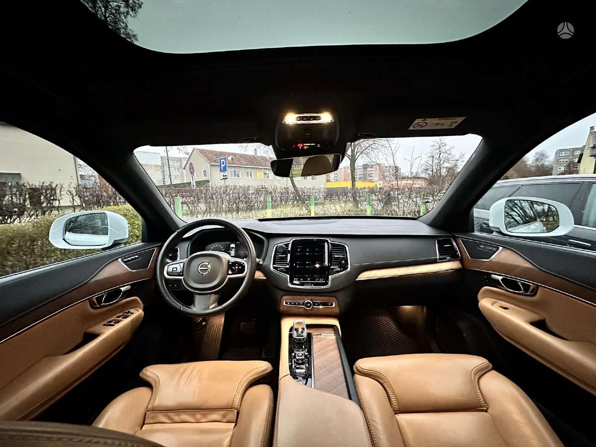 Volvo XC90 - 11