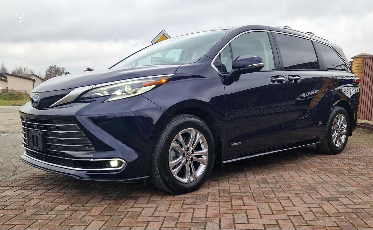 Toyota Sienna - 1