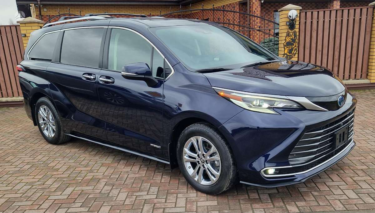 Toyota Sienna - 2