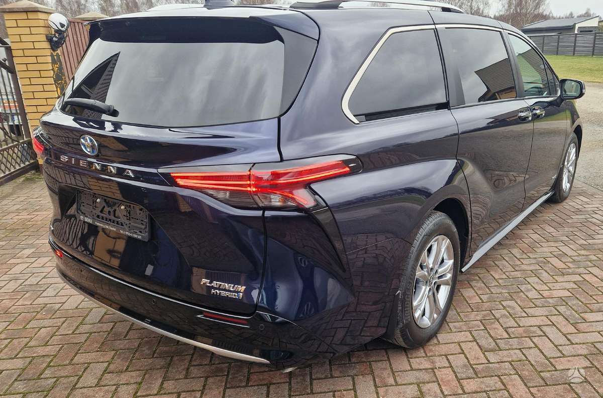 Toyota Sienna - 4