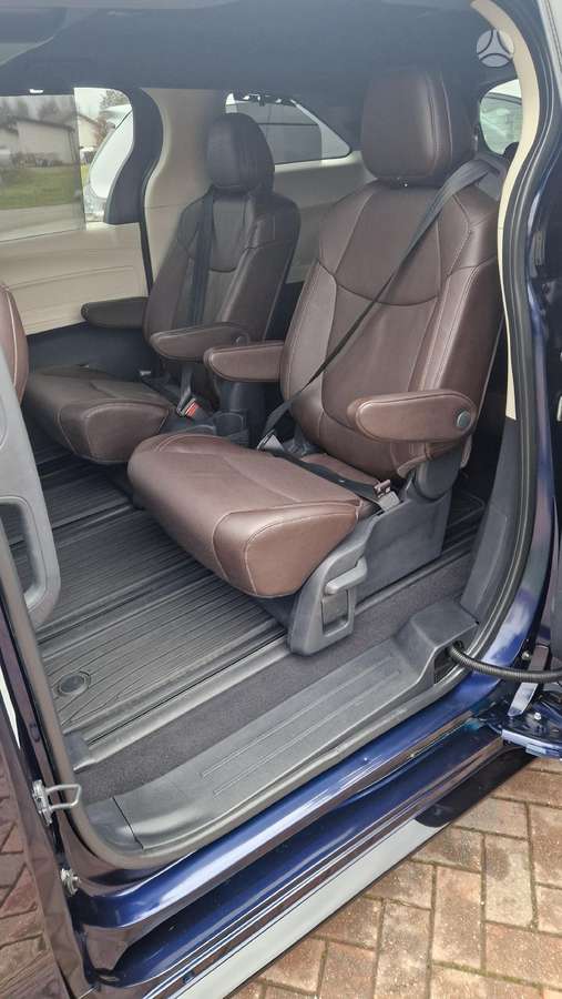 Toyota Sienna - 8