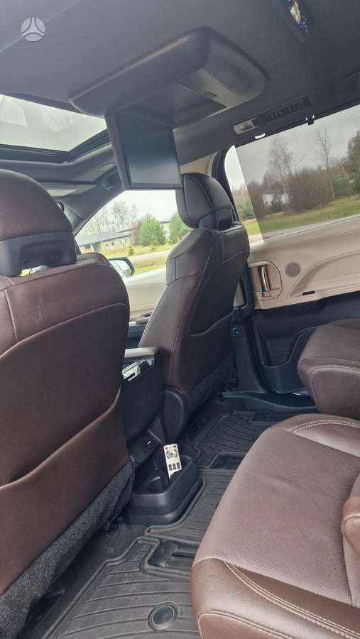Toyota Sienna - 9