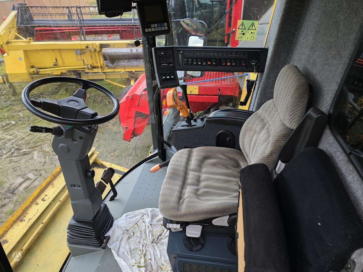 New Holland TX68SLH, комбайны