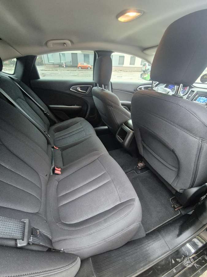 Chrysler 200, 2.4 l., Седан