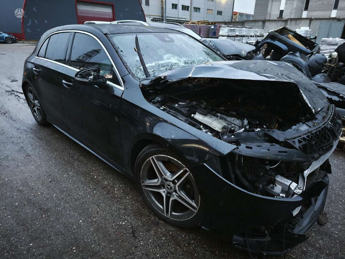 Mercedes-Benz A180