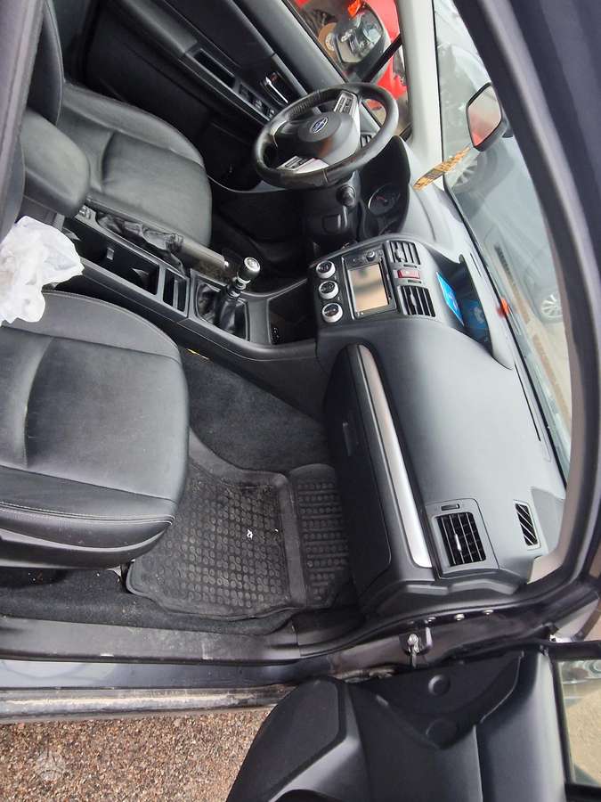 Subaru XV dalimis