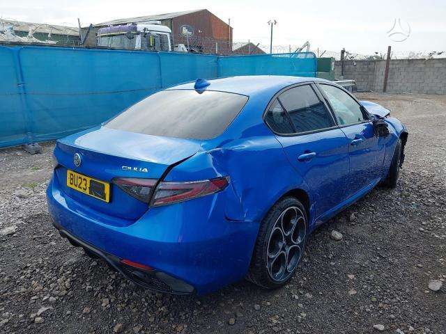 Alfa Romeo Giulia dalimis