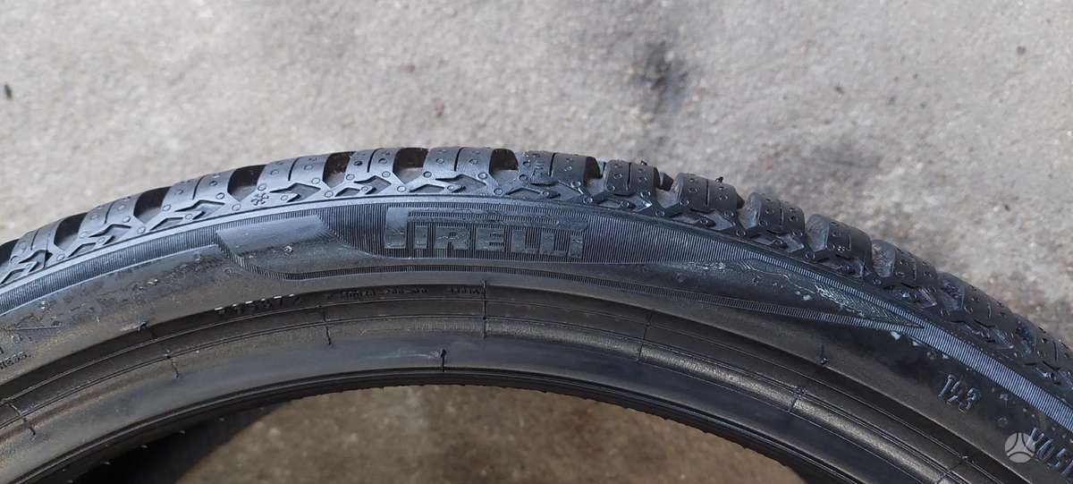 Pirelli, all-season 235/35 R19