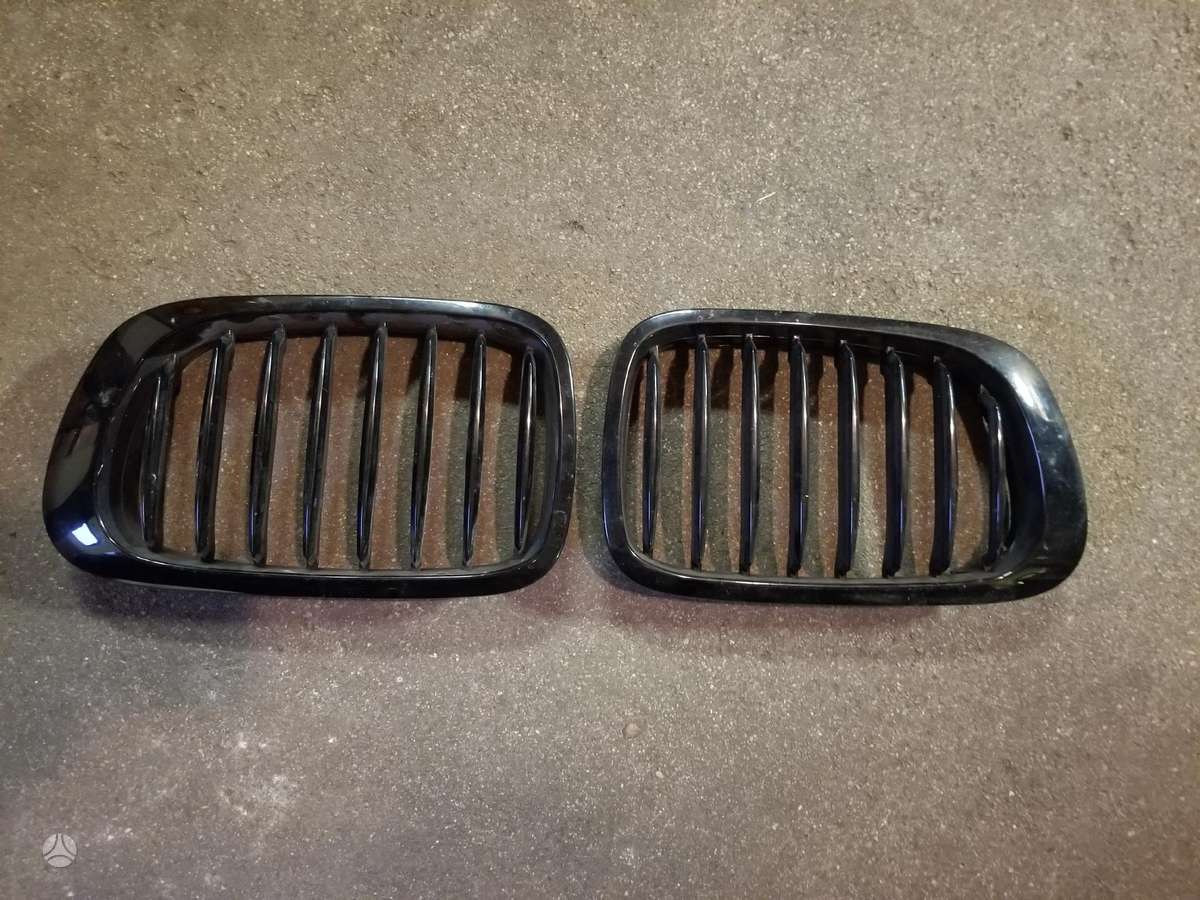 BMW 320 radiatora režģis