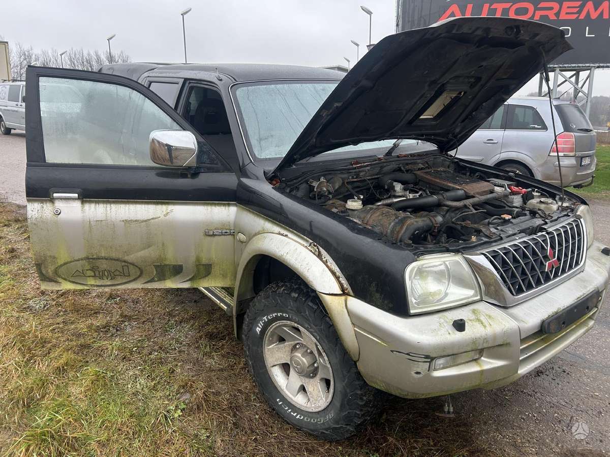 Mitsubishi L200 Dalis pristatome