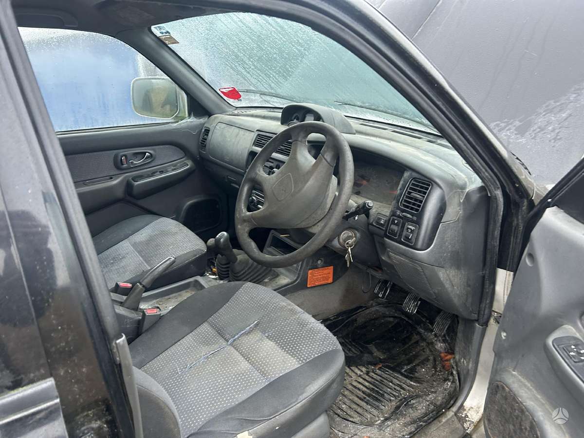 Mitsubishi L200 Dalis pristatome