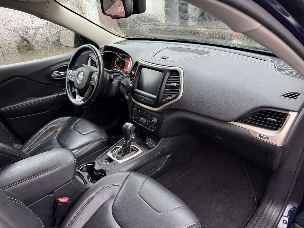 Jeep Cherokee Spalva pbu
