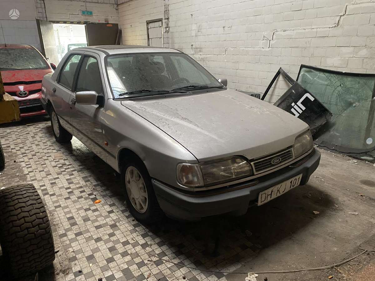 Ford Sierra, Седан