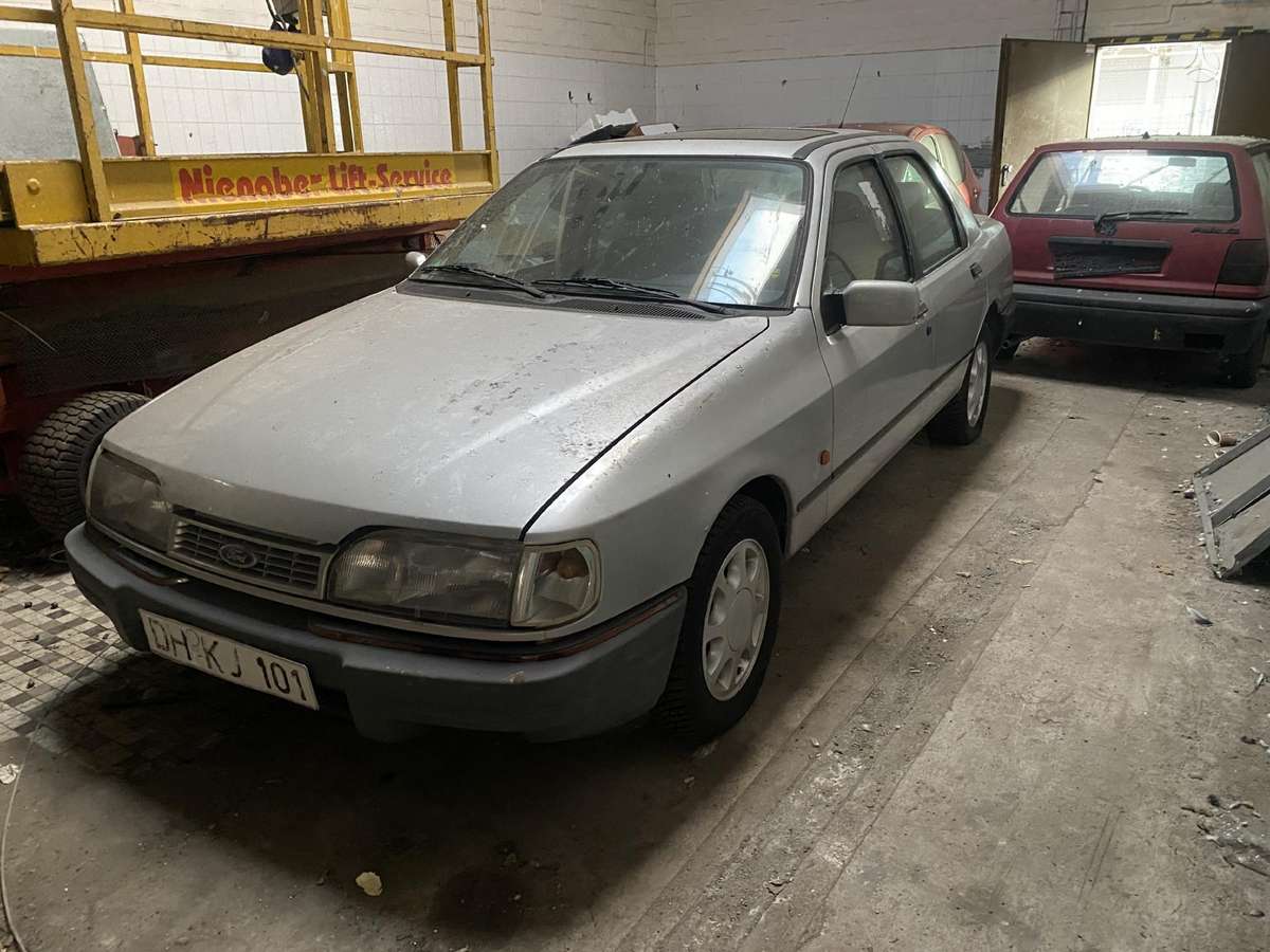 Ford Sierra, Седан