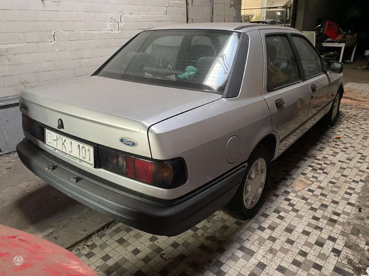 Ford Sierra, Седан