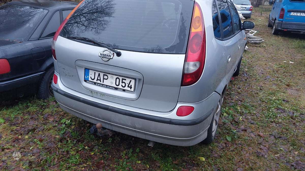 Nissan Almera Tino