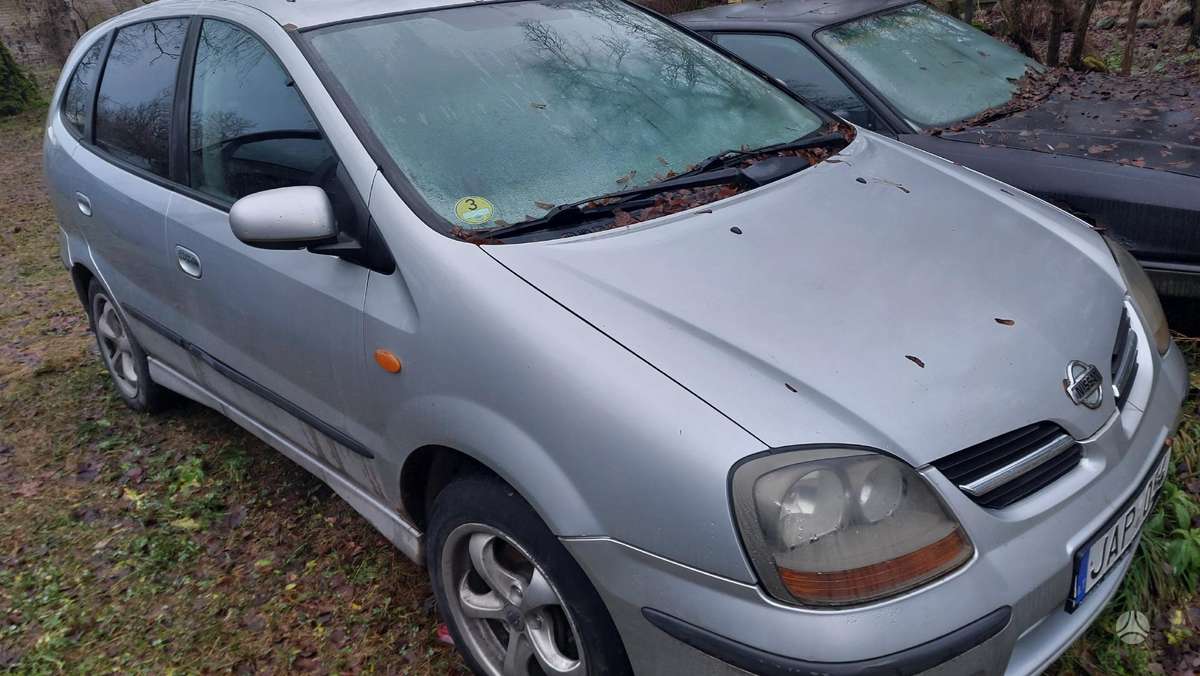 Nissan Almera Tino