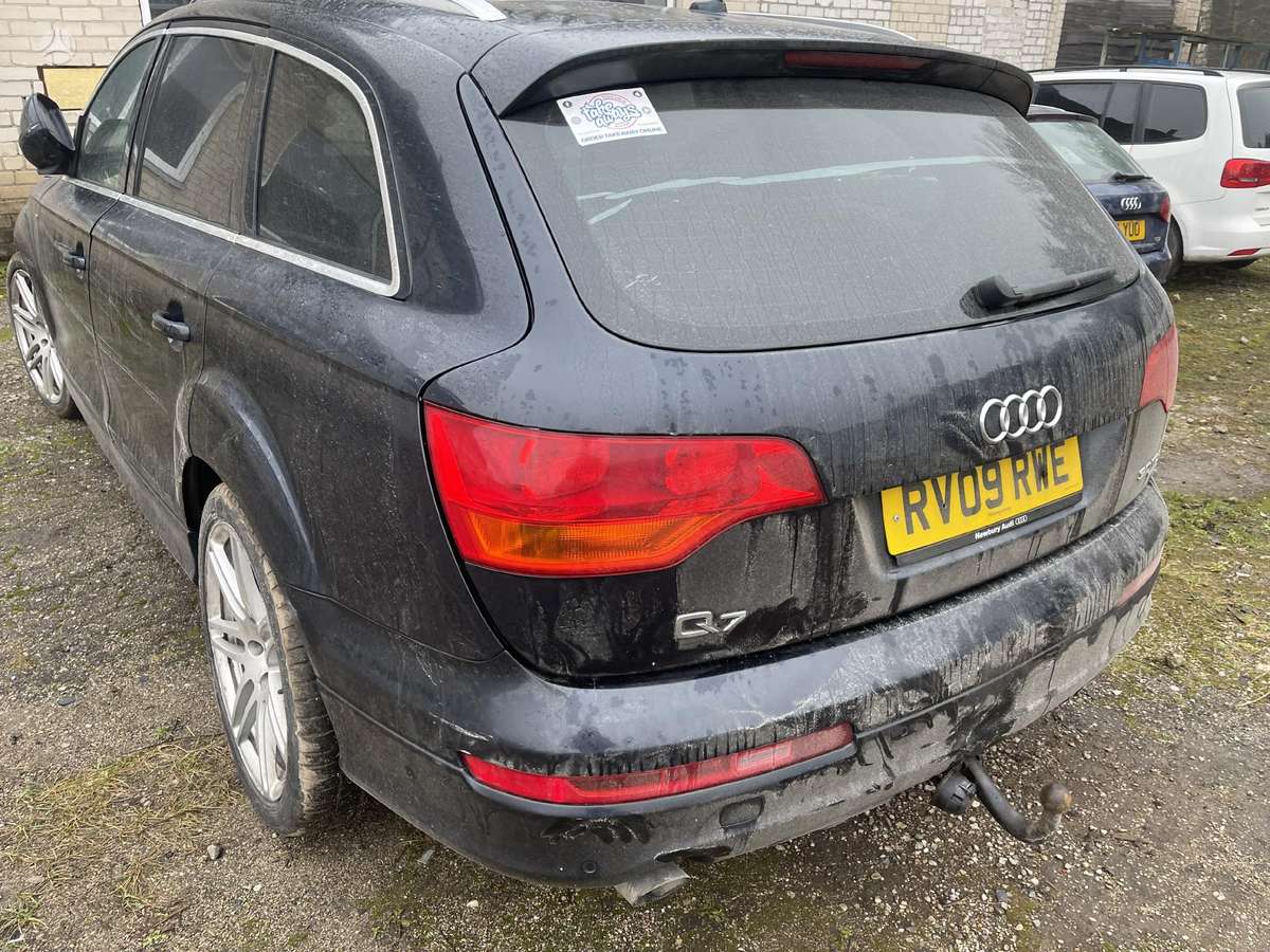 Audi Q7 dalimis
