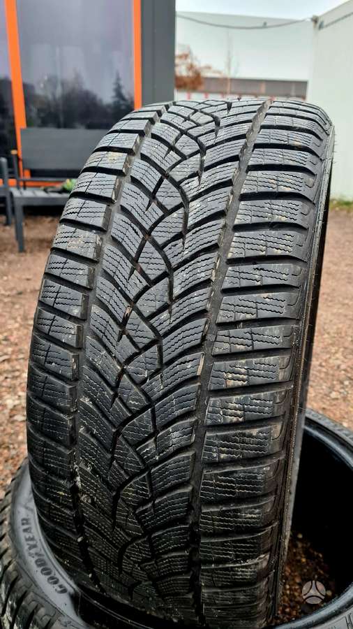 Goodyear, žieminės 225/40 R18