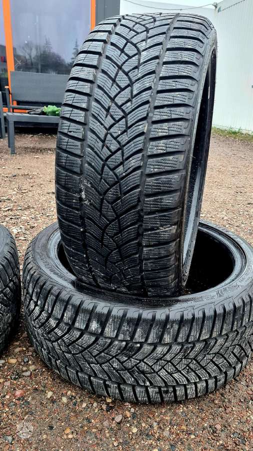 Goodyear, зимние 225/40 R18