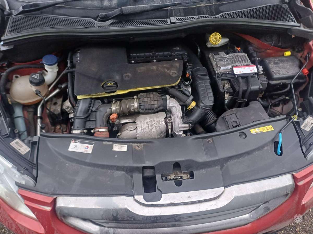 Peugeot 2008 for parts. Color code khk