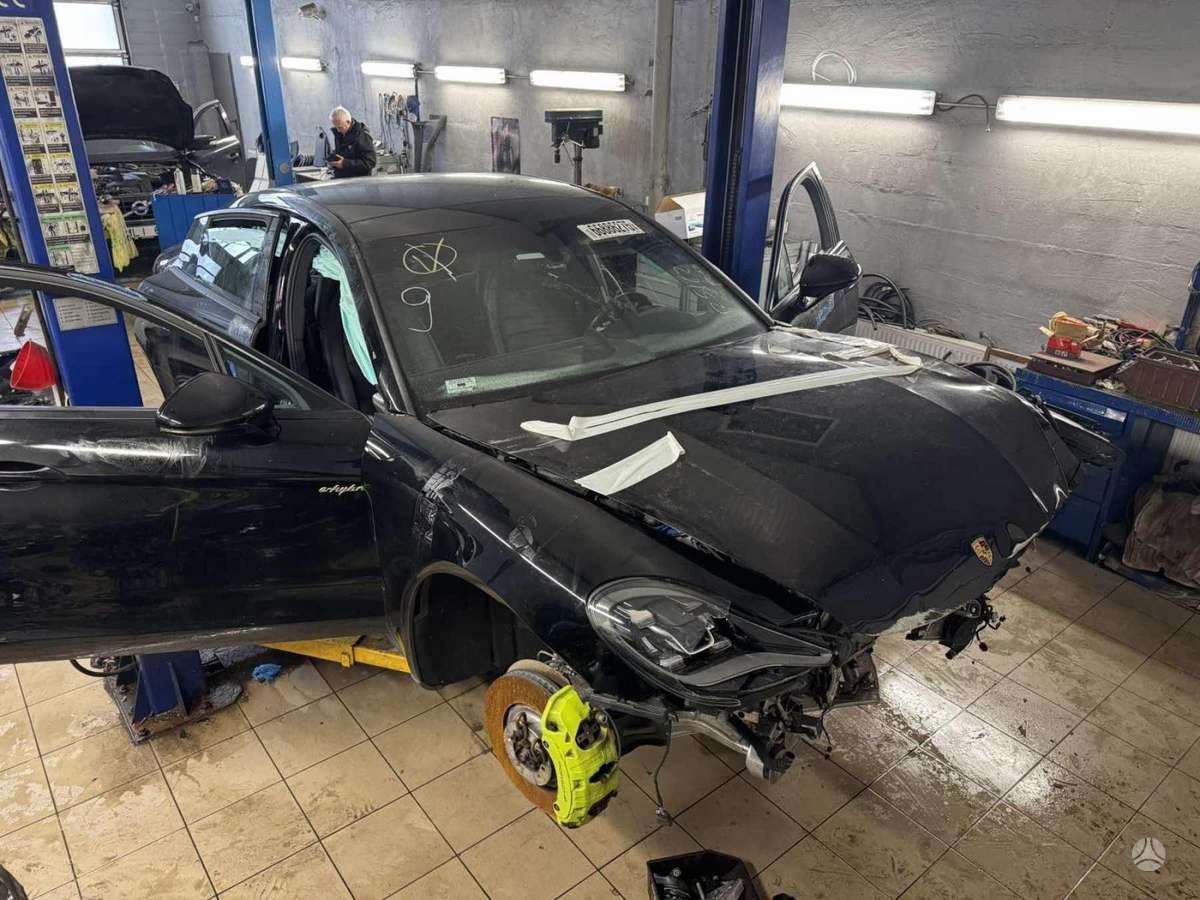 Porsche Panamera по частям