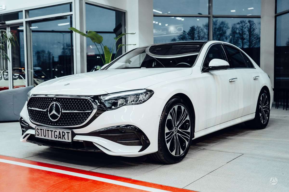 Mercedes-Benz E220, Седан