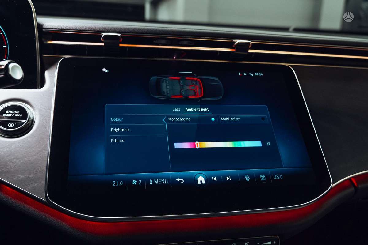 Mercedes-Benz E220, Седан