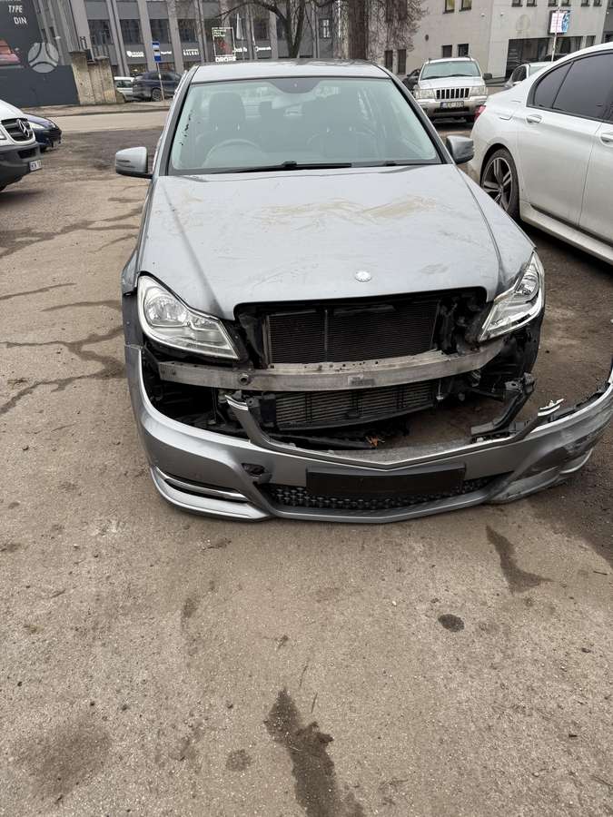 Mercedes-Benz C220
