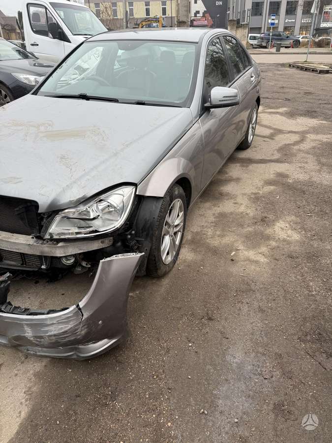 Mercedes-Benz C220