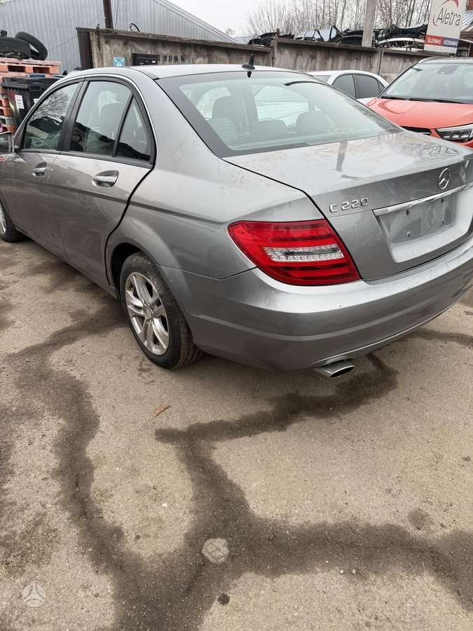 Mercedes-Benz C220