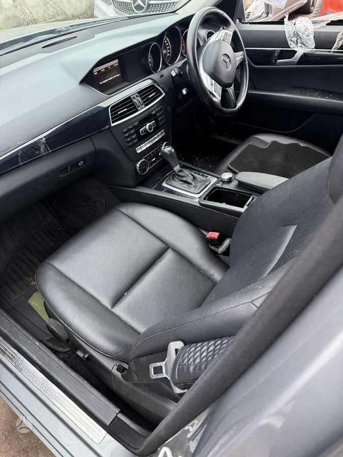 Mercedes-Benz C220