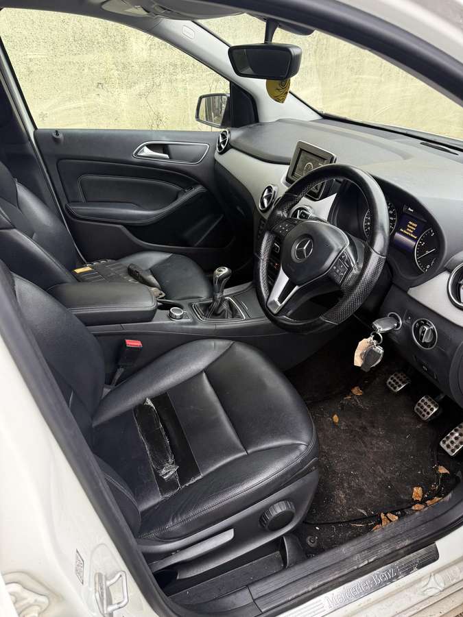 Mercedes-Benz B180