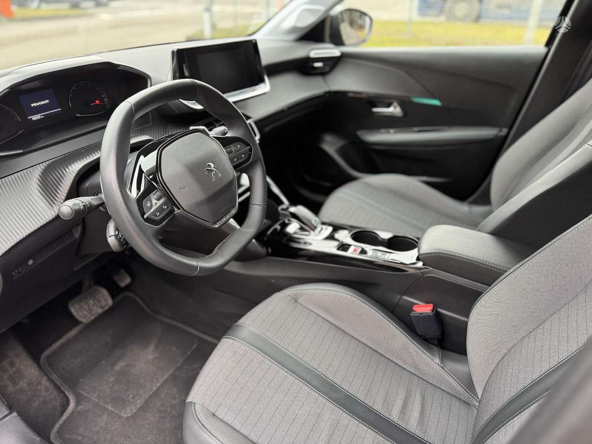 Peugeot 208 - 11