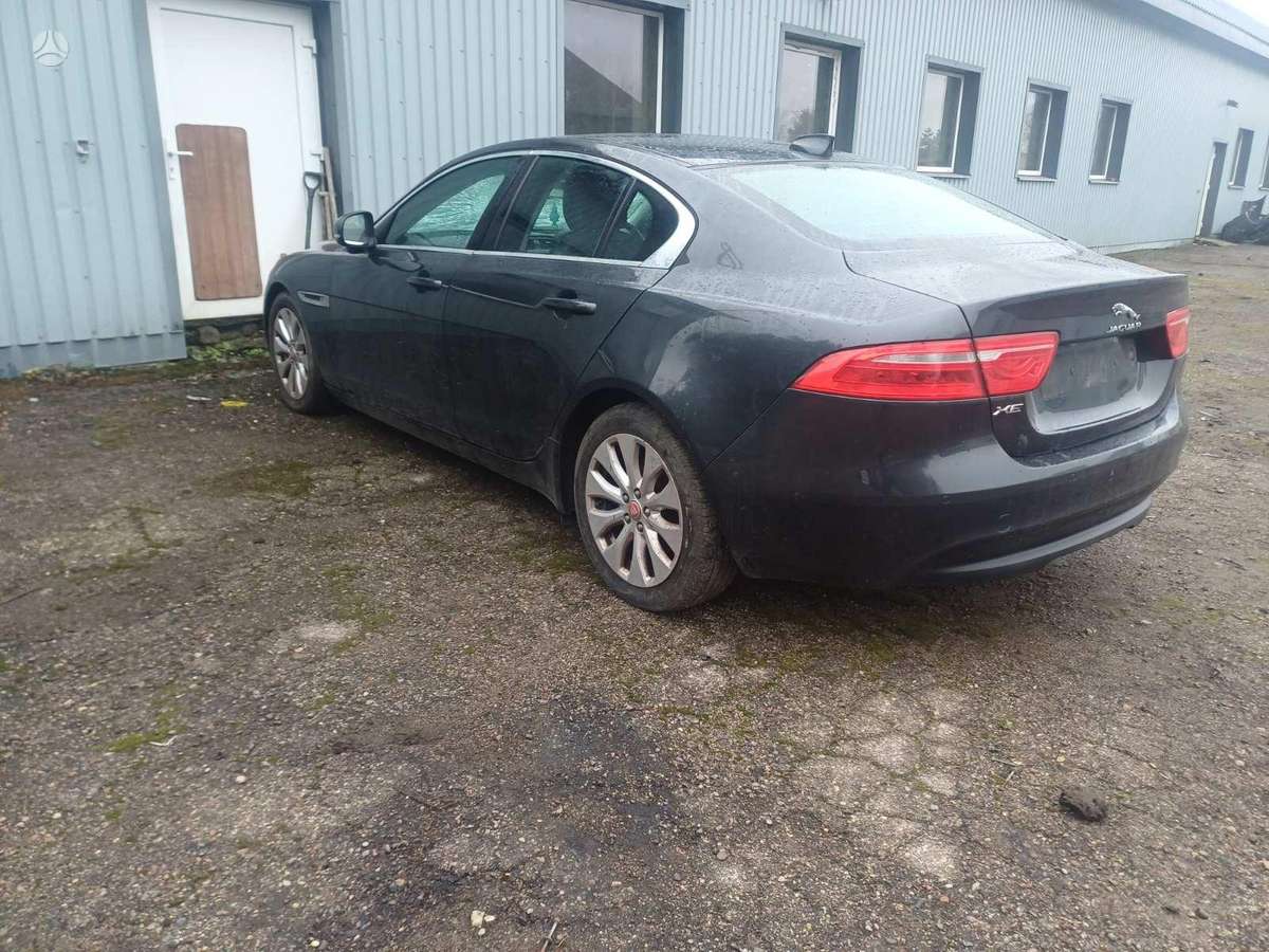Jaguar XE dalimis. Color code lkt storm grey