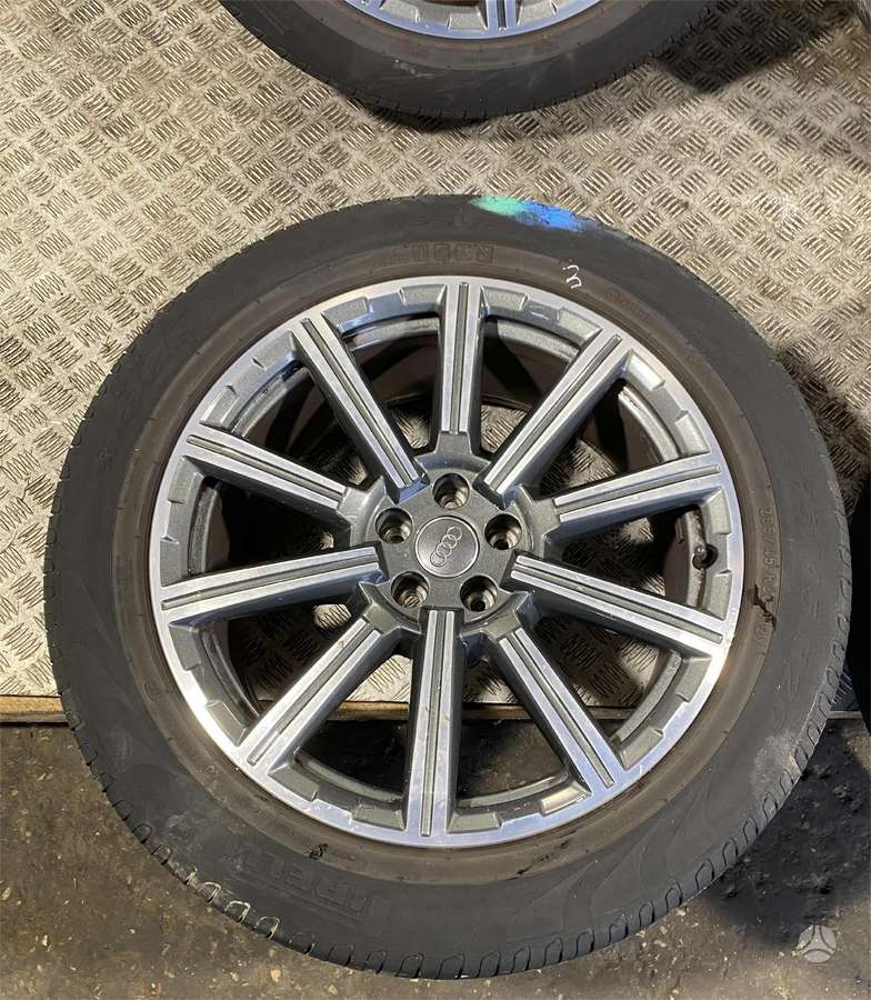 Audi Q7, lengvojo lydinio, R20